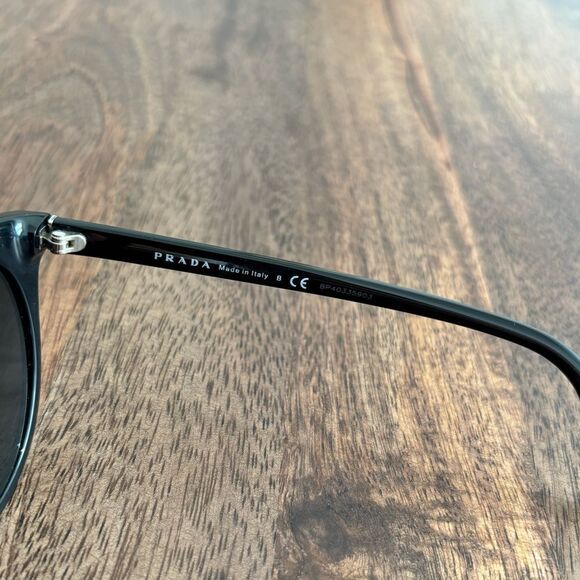 (Last call) EUC Prada PR 02XS HERITAGE Sunglasses with case and box - Picture 11 of 15